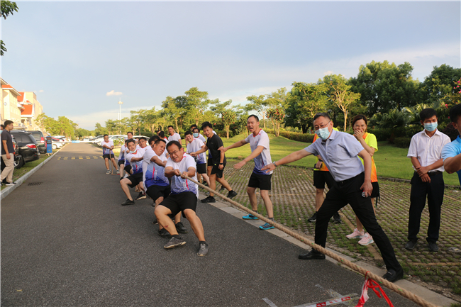 2022年8月，中馬合資公司組織員工參加中馬控股成立五周年運(yùn)動(dòng)會(huì)--拔河比賽